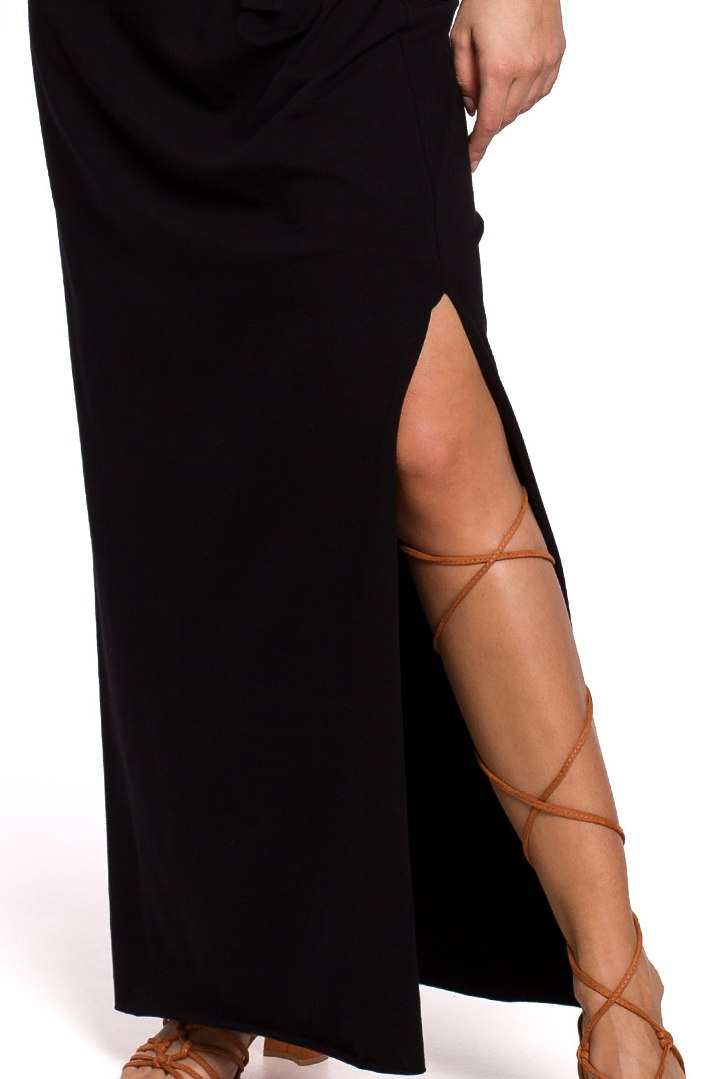 Sukienka maxi z dekoltem na ramiona wiązana w pasie czarna B146