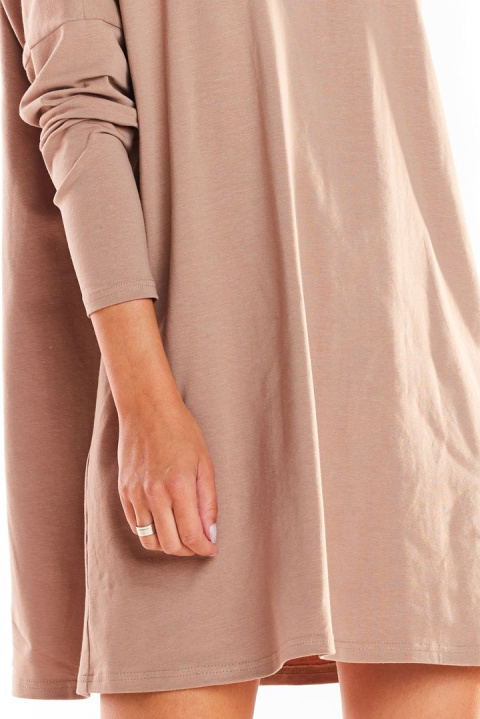 Luźna sukienka mini oversize z długim rękawem beżowa M227 Luźna sukienka mini oversize z długim rękawem beżowa M227