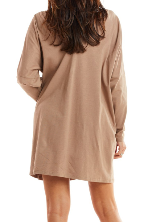 Luźna sukienka mini oversize z długim rękawem beżowa M227 Luźna sukienka mini oversize z długim rękawem beżowa M227