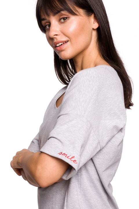 Bluzka damska oversize z głębokim dekoltem krótki rękaw szara B147 Bluzka damska oversize z głębokim dekoltem krótki rękaw szara B147