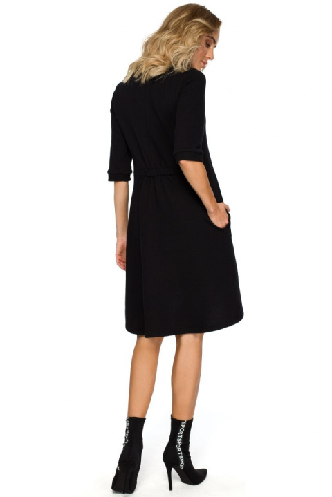 Sukienka trapezowa z głębokim dekoltem czarna r.XL me403 Sukienka trapezowa z głębokim dekoltem czarna r.XL me403