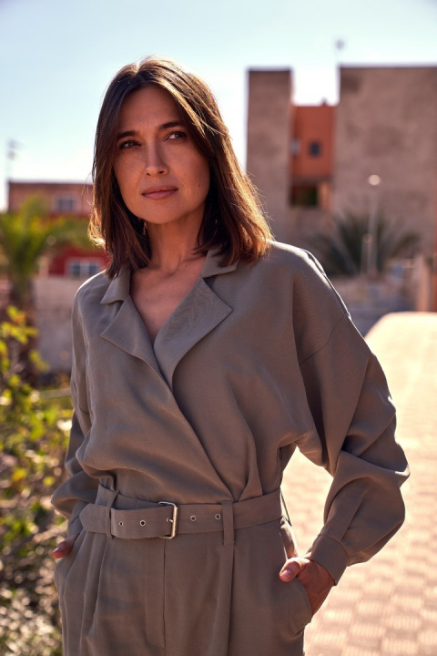 Elegancki kombinezon z wiskozy długi rękaw spodnie chino khaki S209 Elegancki kombinezon z wiskozy długi rękaw spodnie chino khaki S209