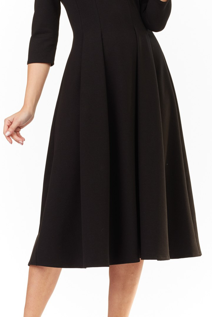 Elegancka sukienka midi rozkloszowana z długim rękawem czarna M155 Elegancka sukienka midi rozkloszowana z długim rękawem czarna M155