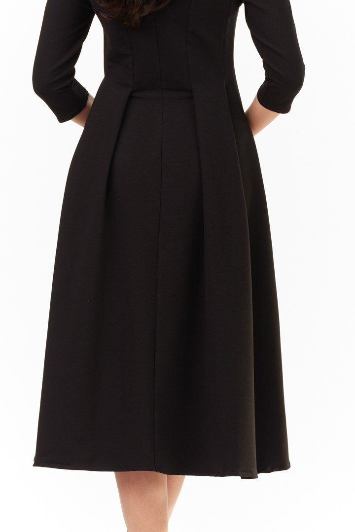 Elegancka sukienka midi rozkloszowana z długim rękawem czarna M155 Elegancka sukienka midi rozkloszowana z długim rękawem czarna M155