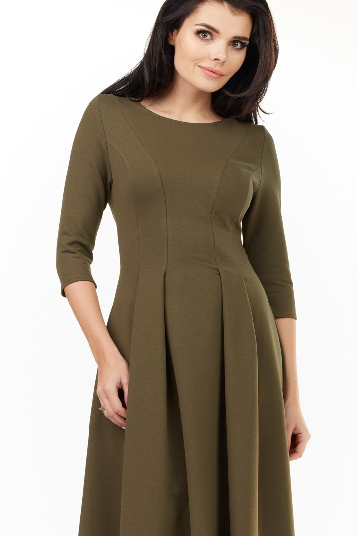 Sukienka midi o rozkloszowanym fasonie khaki M155 Sukienka midi o rozkloszowanym fasonie khaki M155