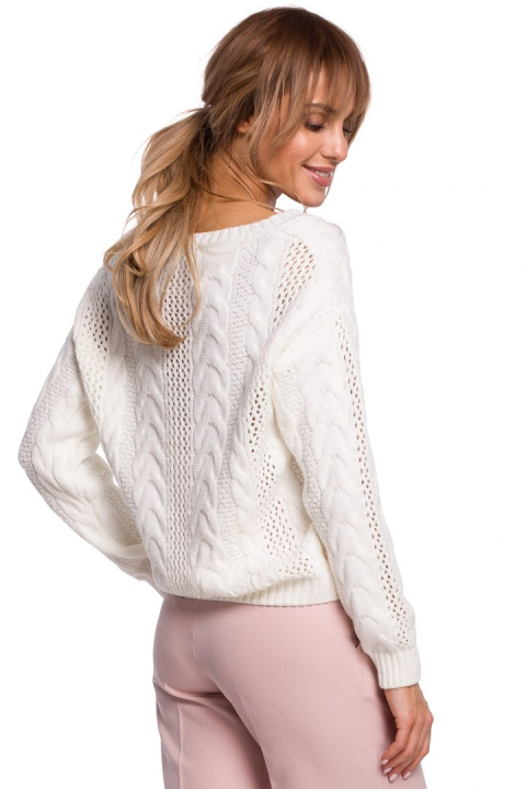 Lekki sweter damski ażurowy z dekoltem w serek ecru me510 Lekki sweter damski ażurowy z dekoltem w serek ecru me510