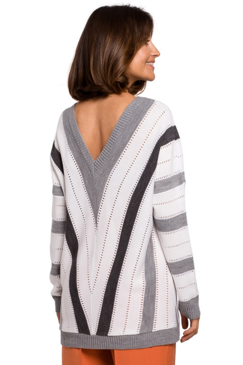 Elegancki sweter damski z dekoltem V z przodu i ztyłu szary S218 Elegancki sweter damski z dekoltem V z przodu i ztyłu szary S218