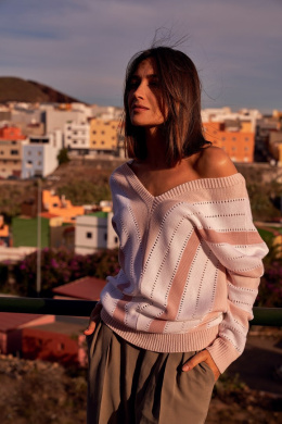 Elegancki sweter damski z dekoltem V z przodu i ztyłu różowy S218