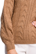 Lekki sweter damski ażurowy z dekoltem w serek beżowy me510