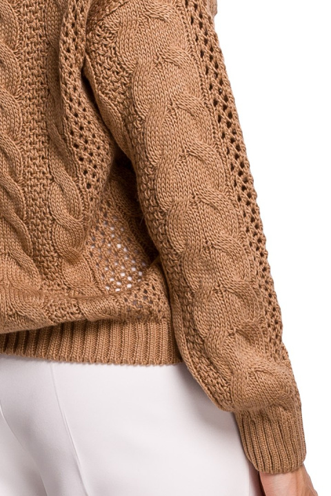 Lekki sweter damski ażurowy z dekoltem w serek beżowy me510 Lekki sweter damski ażurowy z dekoltem w serek beżowy me510