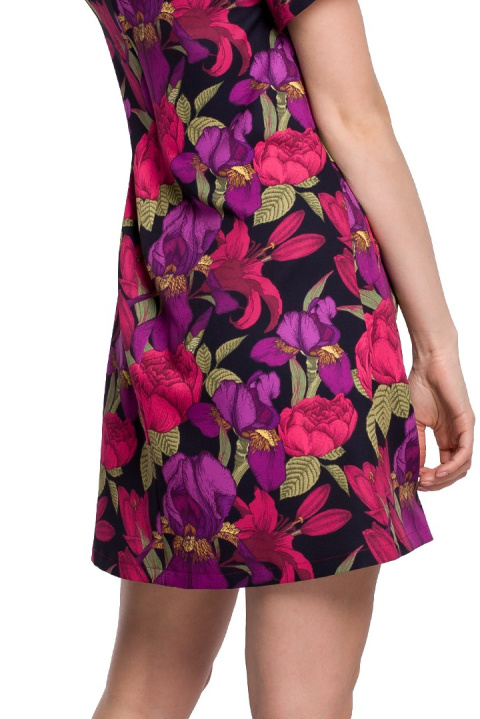 Sukienka trapezowa mini w kwiaty z krótkim rękawem czarna K052 Sukienka trapezowa mini w kwiaty z krótkim rękawem czarna K052