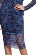 Sukienka dopasowana tuba midi z siatki drapowana niebieska K065