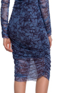 Sukienka dopasowana tuba midi z siatki drapowana niebieska K065