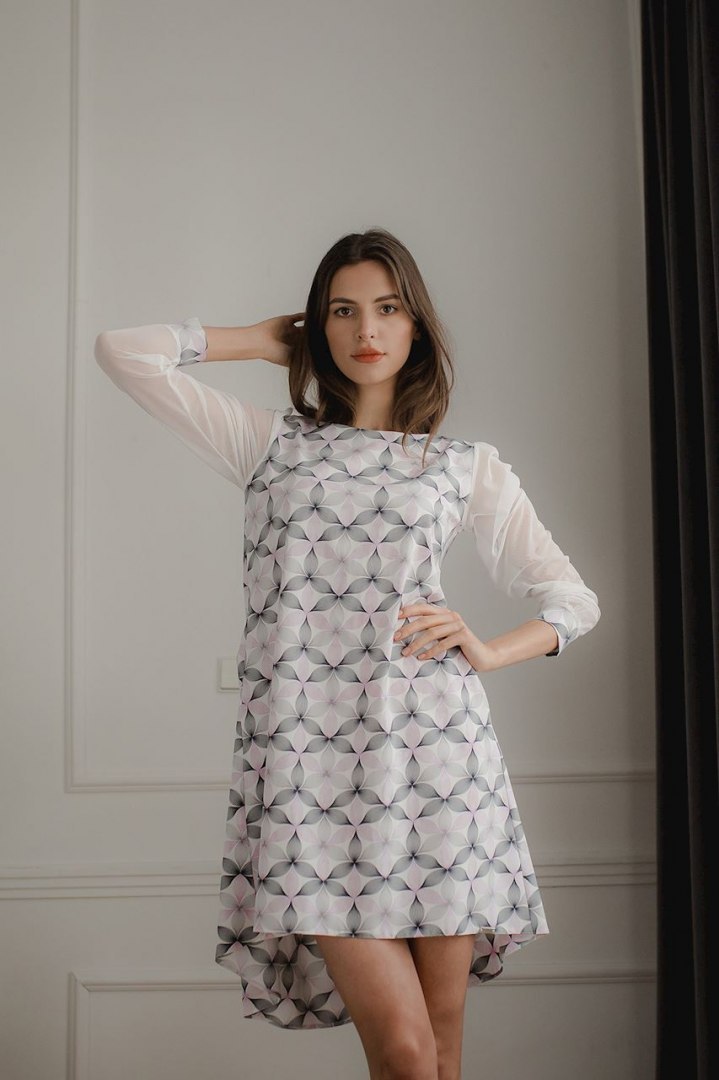 Elegancka sukienka midi z długim rękawem z siatki wzór 113 L082 Elegancka sukienka midi z długim rękawem z siatki wzór 113 L082