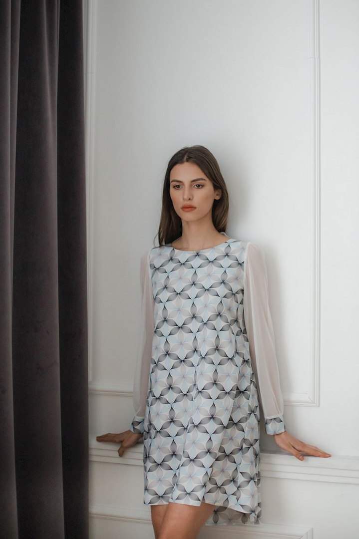 Elegancka sukienka midi z długim rękawem z siatki wzór 114 L082 Elegancka sukienka midi z długim rękawem z siatki wzór 114 L082