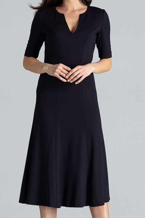 Elegancka sukienka midi rozkloszowana w kliny z wiskozy czarna K478 Elegancka sukienka midi rozkloszowana w kliny z wiskozy czarna K478