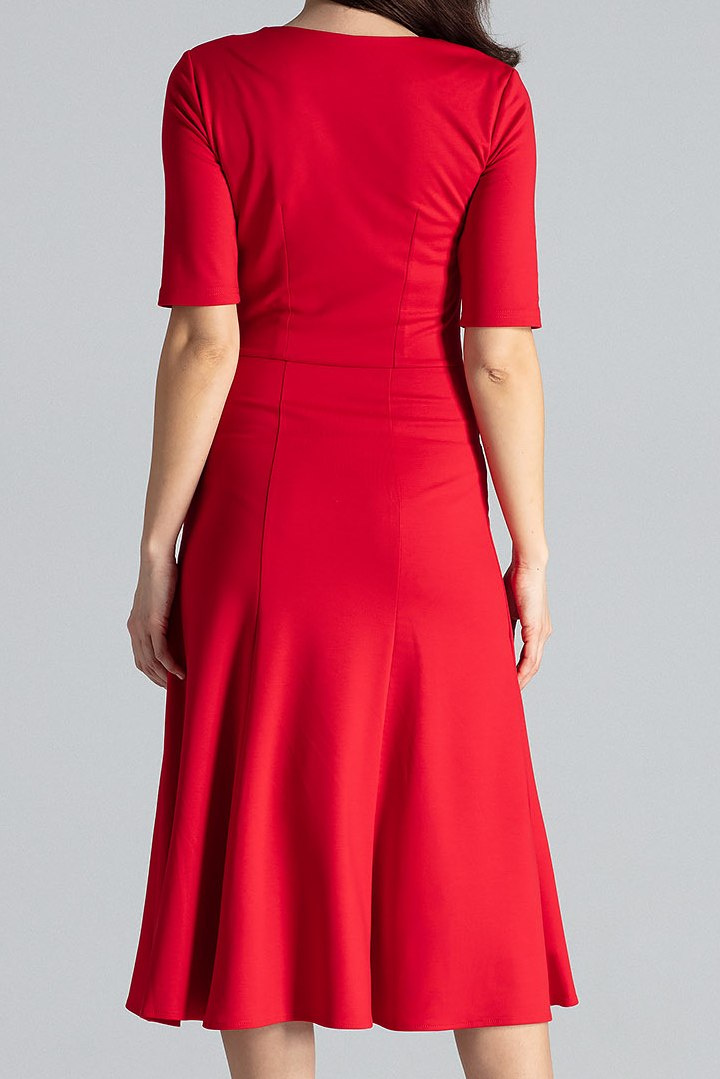 Elegancka sukienka midi rozkloszowana w kliny z wiskozy czerwona K478