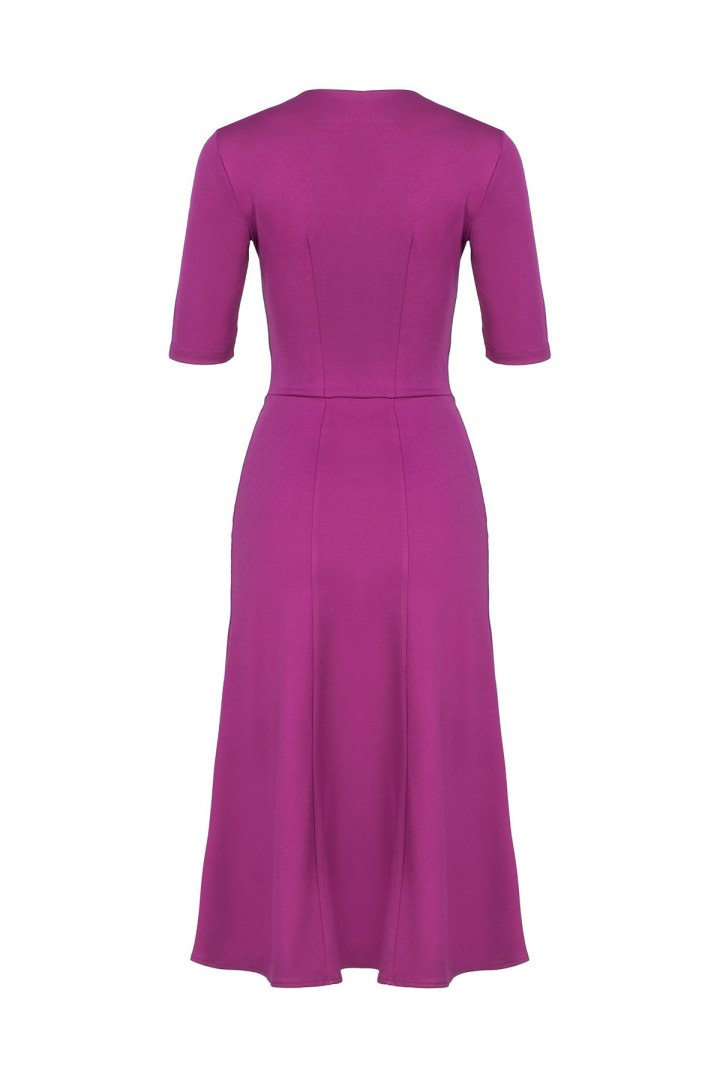 Elegancka sukienka midi rozkloszowana w kliny z wiskozy fuksja K478 Elegancka sukienka midi rozkloszowana w kliny z wiskozy fuksja K478