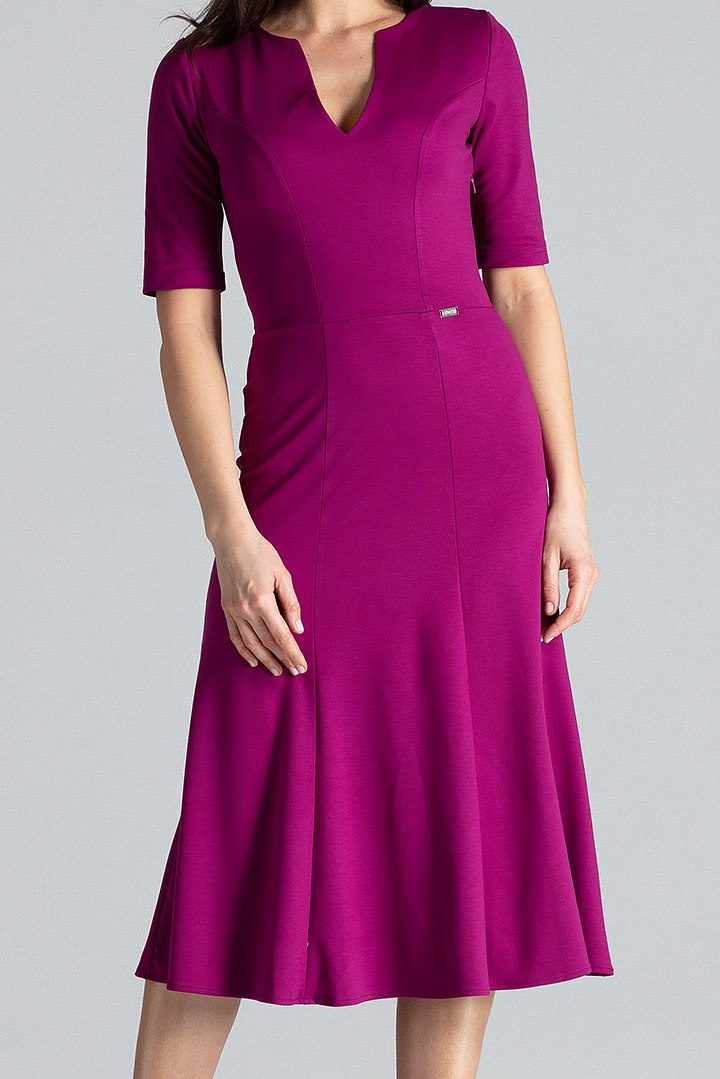Elegancka sukienka midi rozkloszowana w kliny z wiskozy fuksja K478 Elegancka sukienka midi rozkloszowana w kliny z wiskozy fuksja K478