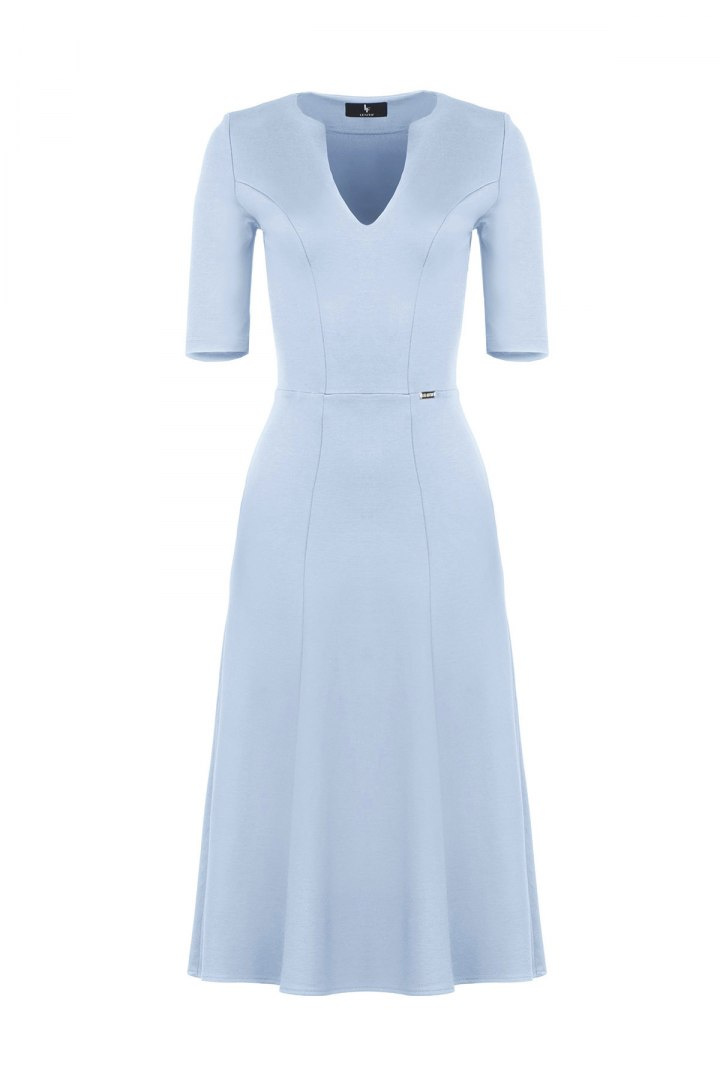 Elegancka sukienka midi rozkloszowana w kliny z wiskozy niebieska K478 Elegancka sukienka midi rozkloszowana w kliny z wiskozy niebieska K478