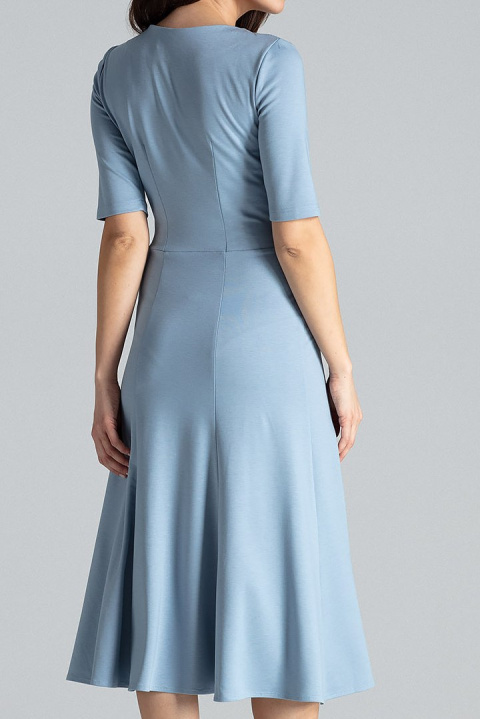 Elegancka sukienka midi rozkloszowana w kliny z wiskozy niebieska K478 Elegancka sukienka midi rozkloszowana w kliny z wiskozy niebieska K478