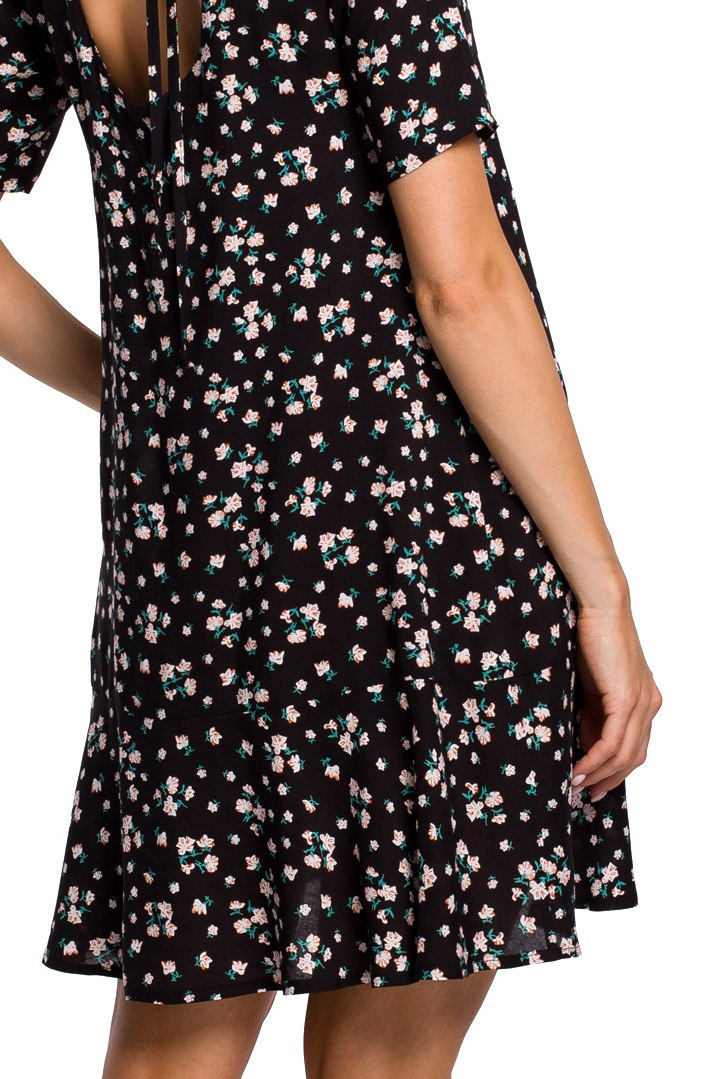 Letnia sukienka mini z wiskozy w kwiaty z krótkim rękawem m8 me520 Letnia sukienka mini z wiskozy w kwiaty z krótkim rękawem m8 me520