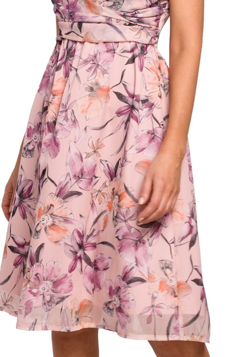 Elegancka sukienka szyfonowa w kwiaty bez rękawów dekolt V m2 S225 Elegancka sukienka szyfonowa w kwiaty bez rękawów dekolt V m2 S225