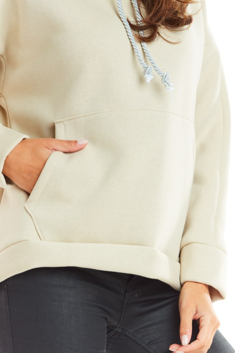 Bluza damska z kapturem o luźnym kroju beżowa M223 Bluza damska z kapturem o luźnym kroju beżowa M223