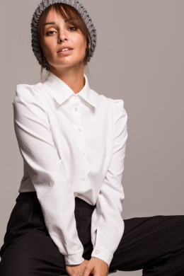 Klasyczna koszula damska taliowana zapinana na guziki biała B165