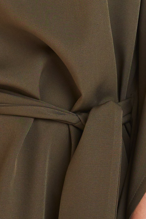 Sukienka mini oversize z krótkim rękawem wiązana w pasie khaki M196 Sukienka mini oversize z krótkim rękawem wiązana w pasie khaki M196