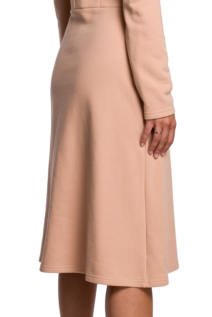 Elegancka sukienka midi z długim rękawem fason A dekolt V beżowa B162 Elegancka sukienka midi z długim rękawem fason A dekolt V beżowa B162
