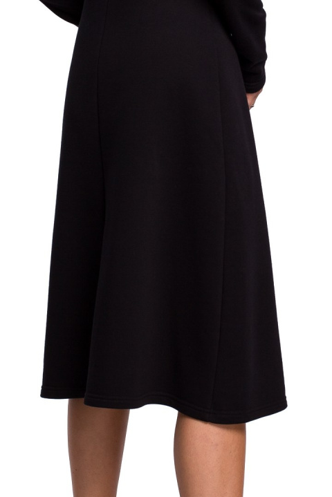 Elegancka sukienka midi z długim rękawem fason A dekolt V czarna B162 Elegancka sukienka midi z długim rękawem fason A dekolt V czarna B162