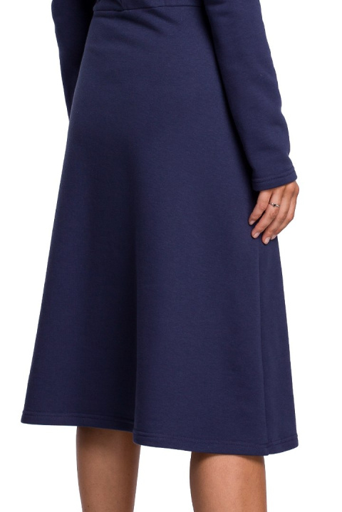 Elegancka sukienka midi z długim rękawem fason A dekolt V niebieska B162 Elegancka sukienka midi z długim rękawem fason A dekolt V niebieska B162