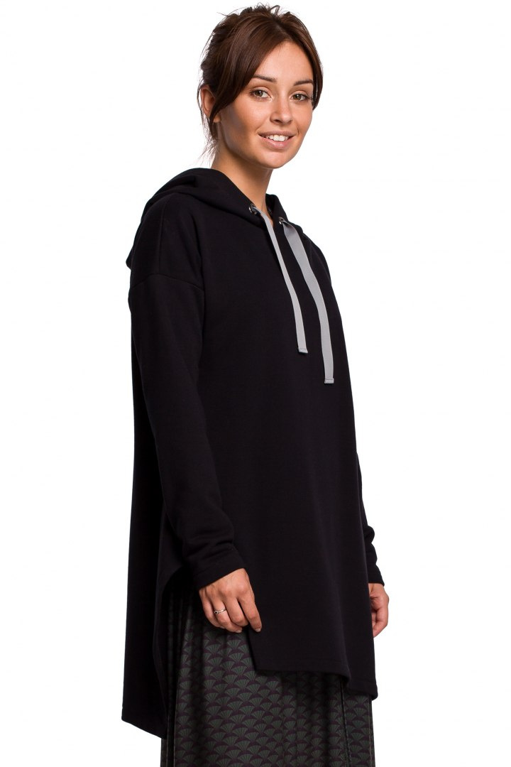 Bluza damska z kapturem i asymetrycznym rozcięciem czarna B179 Bluza damska z kapturem i asymetrycznym rozcięciem czarna B179