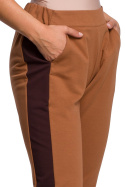 Spodnie damskie dresowe z prostymi nogawkami i lampasami karmelowe B173