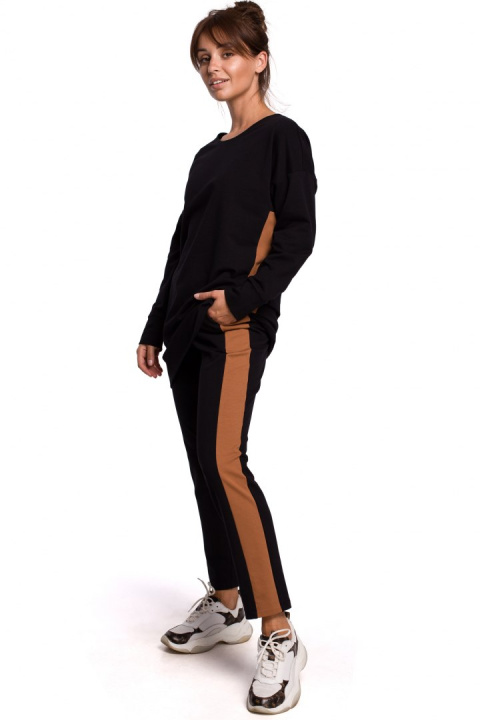 Spodnie damskie dresowe z prostymi nogawkami i lampasami czarne B173