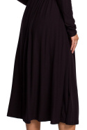 Sukienka rozkloszowana z dekoltem V i długim rękawem czarna B171