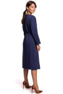 Elegancka sukienka midi z paskiem asymetryczny dekolt niebieska B178