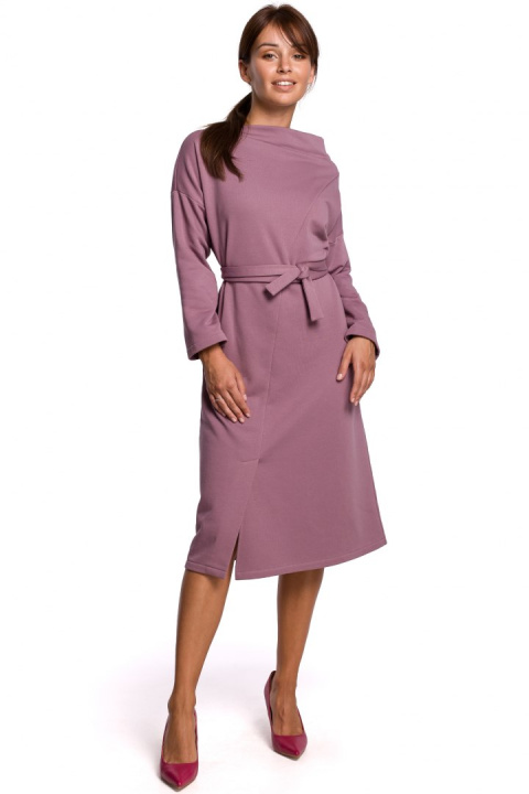 Elegancka sukienka midi z paskiem asymetryczny dekolt wrzosowa B178 Elegancka sukienka midi z paskiem asymetryczny dekolt wrzosowa B178