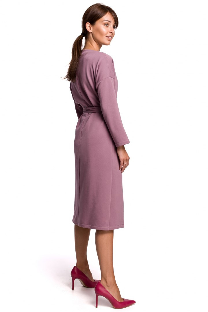 Elegancka sukienka midi z paskiem asymetryczny dekolt wrzosowa B178 Elegancka sukienka midi z paskiem asymetryczny dekolt wrzosowa B178
