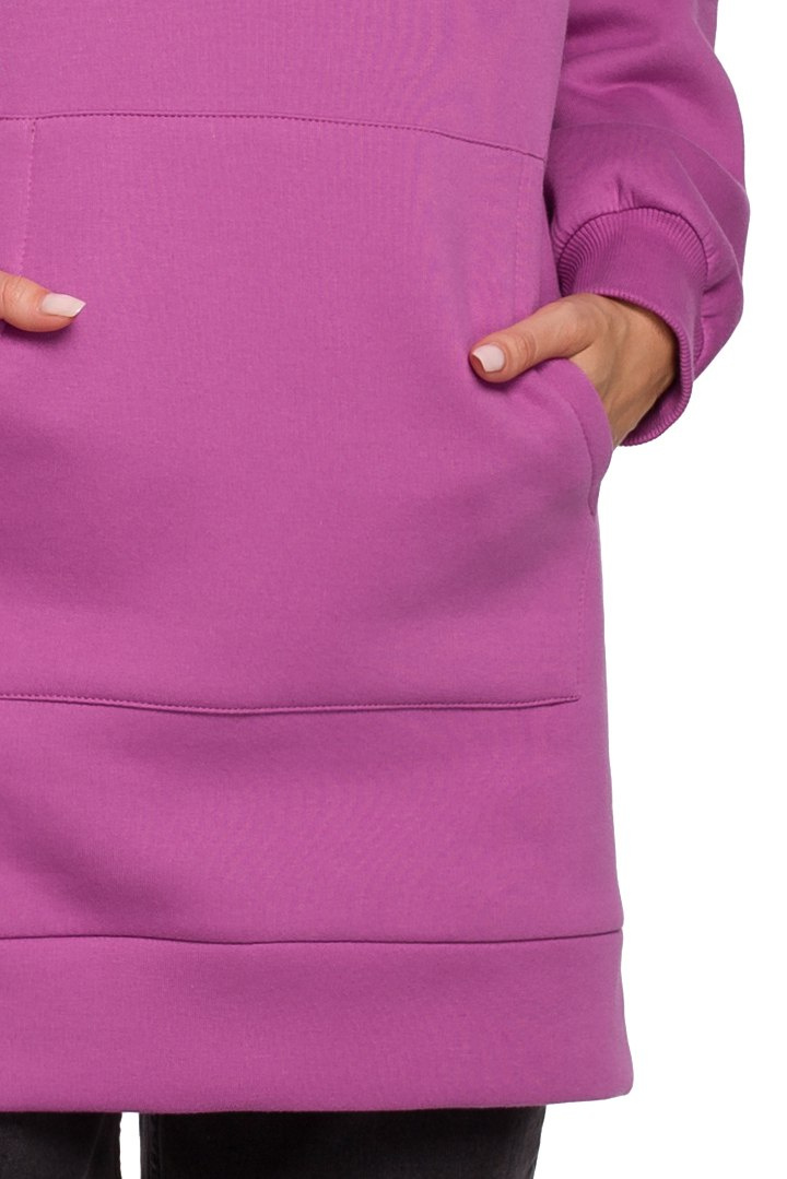 Długa bluza damska oversize z kapturem i kieszenią lawendowa me534 Długa bluza damska oversize z kapturem i kieszenią lawendowa me534