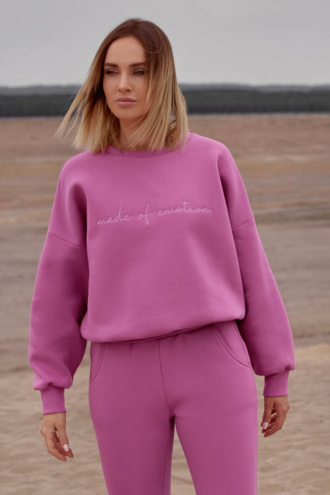 Bluza damska dresowa oversize z haftem na przodzie lawendowa me536 Bluza damska dresowa oversize z haftem na przodzie lawendowa me536