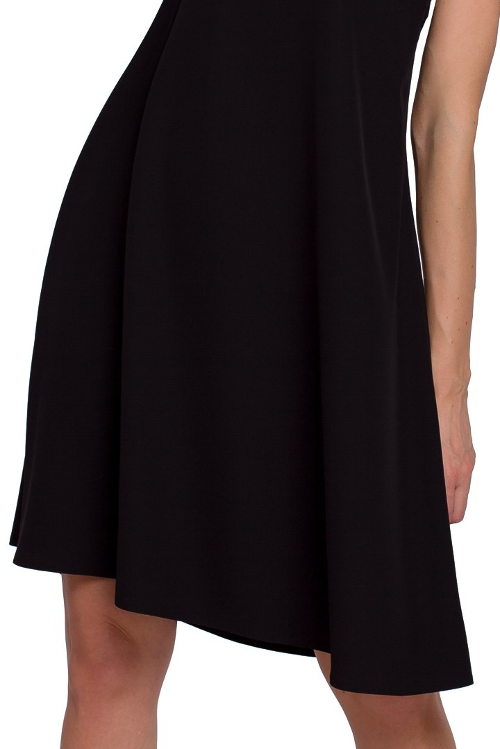 Sukienka rozkloszowana midi na jedno ramię długi rękaw czarna K081