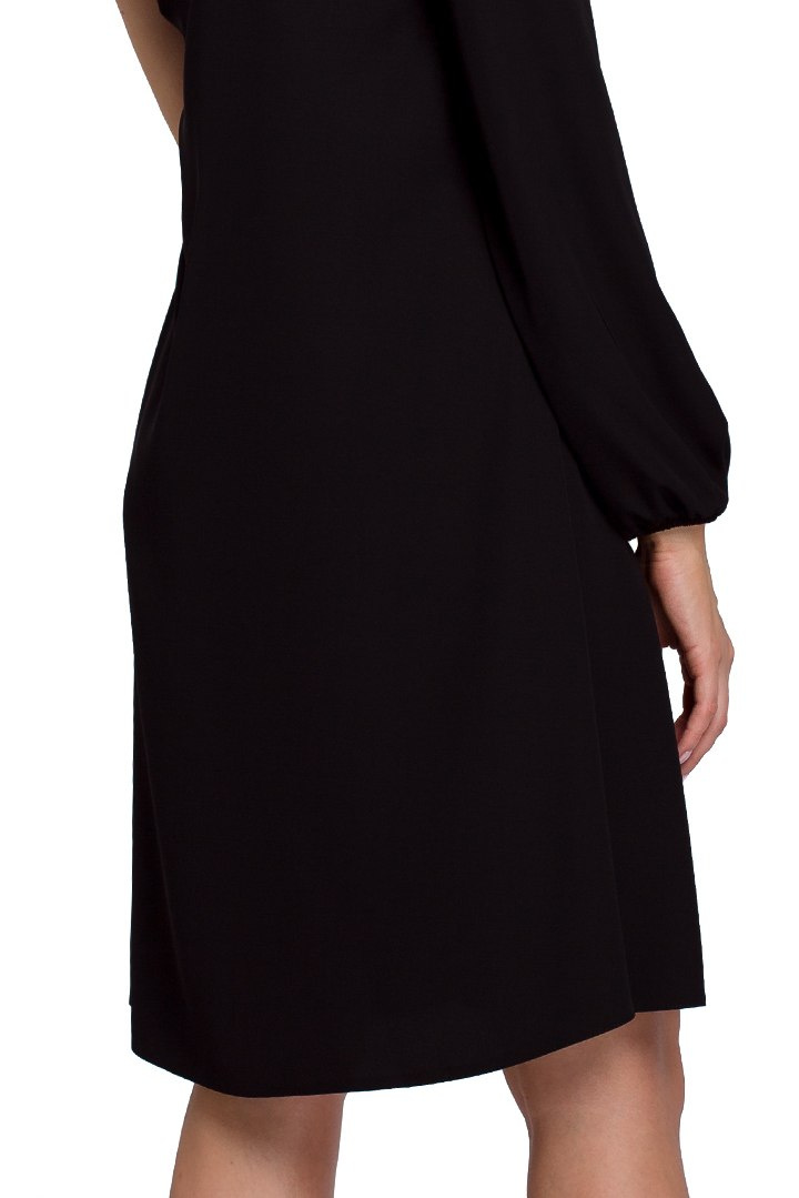 Sukienka rozkloszowana midi na jedno ramię długi rękaw czarna K081
