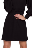 Sukienka mini ze stójką i długim bufiastym rękawem czarna K078
