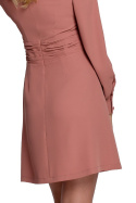 Sukienka mini ze stójką i długim bufiastym rękawem różana K078