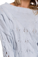 Sweter damski z warkoczowym splotem i okrągłym dekoltem błękitny me539