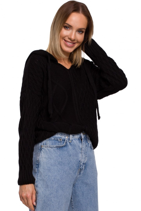 Sweter damski z kapturem i warkoczowym splotem czarny me540