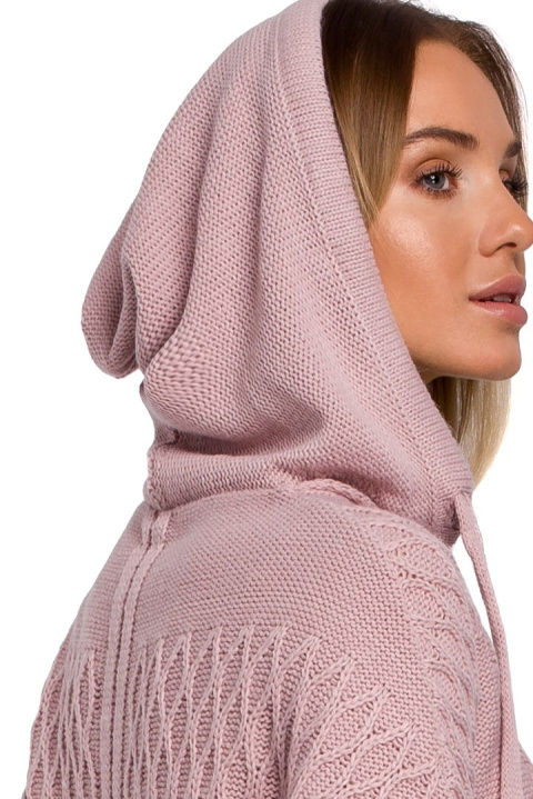 Sweter damski z kapturem i warkoczowym splotem różowy me540 Sweter damski z kapturem i warkoczowym splotem różowy me540
