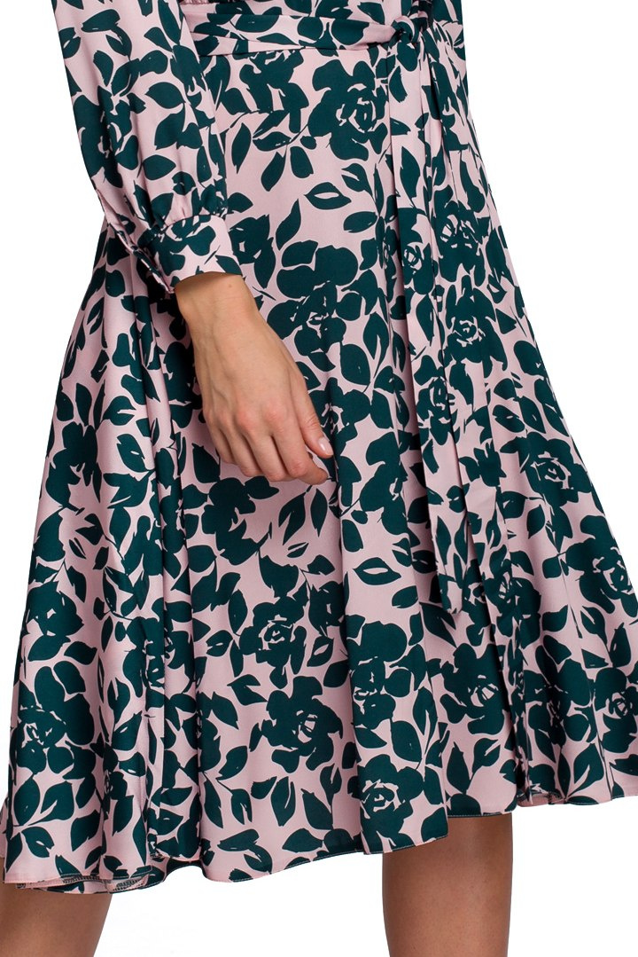 Sukienka rozkloszowana midi w kwiaty rozcięcie na plecach m3 K084 Sukienka rozkloszowana midi w kwiaty rozcięcie na plecach m3 K084